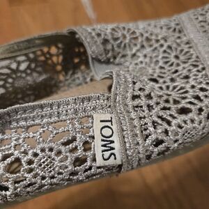 TOMS Women's Silver Crochet Flats